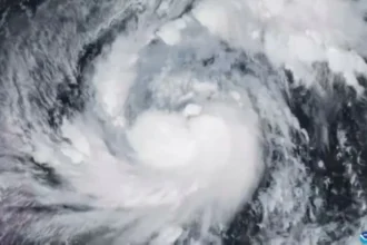 تحذير أحمر.. رياح مدمرة وفيضانات هائلة تهدد شرق الفلبين