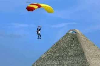 سقوط سياح من السماء في حي شعبي بالجيزة!