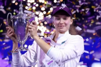 الكازاخستانية ريباكينا بطلة فردي نهائيات رابطة محترفات التنس 2025