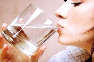 فوائد شرب الماء الفاتر: