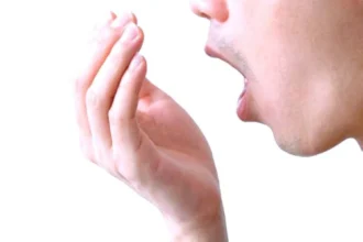 تحذير: رائحة الفم صباحاً قد تهدد صحتك