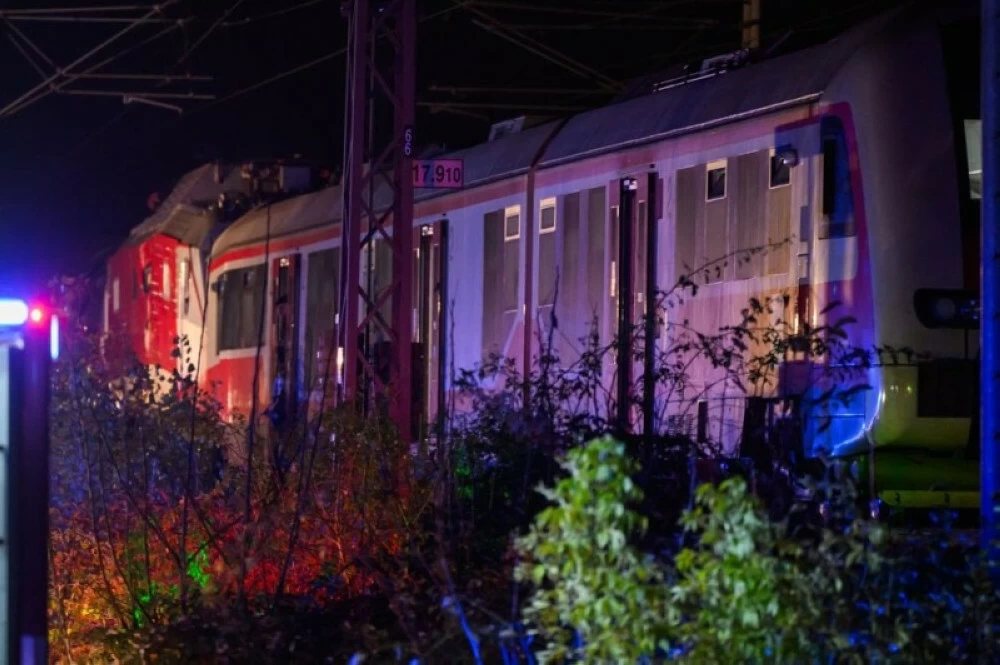 إصابة العشرات إثر تصادم قطارين في سلوفاكيا إصابة العشرات إثر تصادم قطارين في سلوفاكيا