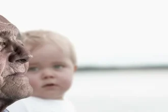 علماء يحلون لغز الحمض النووي ويقتربون من سر إطالة عمر الإنسان