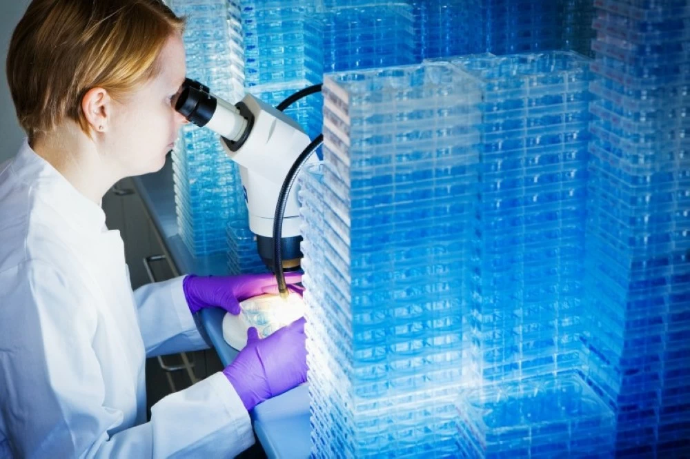 برلين تقود المستقبل.. عيون ذكية ترى السرطان وتستأصله بدقة خارقة