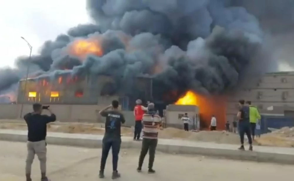 مصر: نيران تلتهم مصنع أحبار في السادات و10 سيارات إطفاء تتصدى للحريق