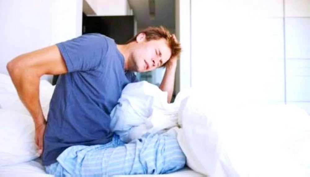 النوم الخاطئ يسرق صحتك.. ويهدد عمودك الفقري