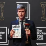 «فلِش» تصنع التاريخ.. «بوكر البريطانية» في يد سالوي