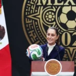 مفاجأة قبل المونديال.. رئيسة المكسيك تتبرع بتذكرتها لمباراة افتتاح كأس العالم 2026