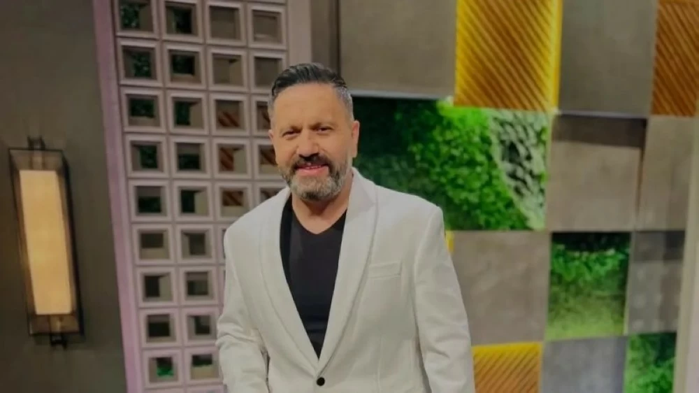 عصابة تنتحل شخصيات فنانين.. وتوقع فنانا مصريا في عملية احتيال عصابة تنتحل شخصيات فنانين.. وتوقع فنانا مصريا في عملية احتيال