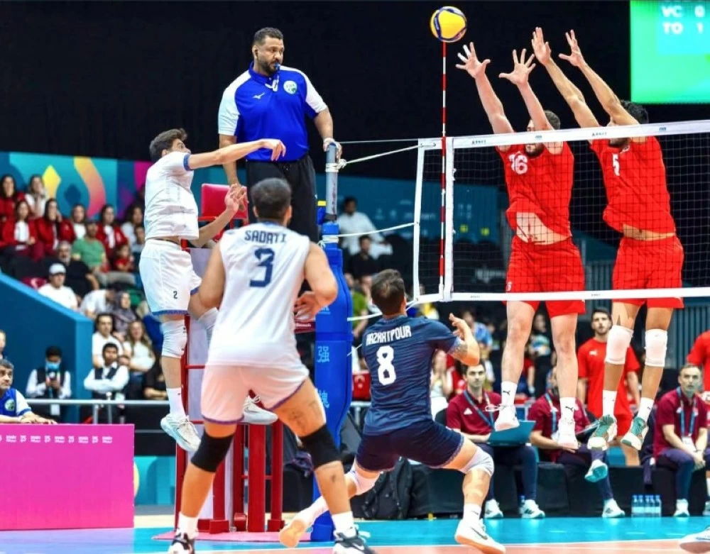 التحكيم السعودي يترك بصمته في قمم كرة الطائرة بدورة «التضامن» التحكيم السعودي يترك بصمته في قمم كرة الطائرة بدورة «التضامن»