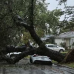 عاصفة قوية تضرب جنوبي كاليفورنيا وتزايد احتمالات الفيضانات المفاجئة