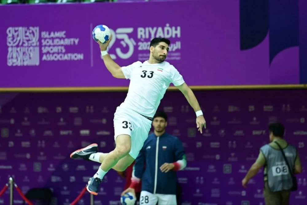 قطر تحلّق في الصدارة.. وإيران تعود للمنافسة في كرة اليد بدورة ألعاب التضامن الإسلامي بالرياض قطر تحلّق في الصدارة.. وإيران تعود للمنافسة في كرة اليد بدورة ألعاب التضامن الإسلامي بالرياض