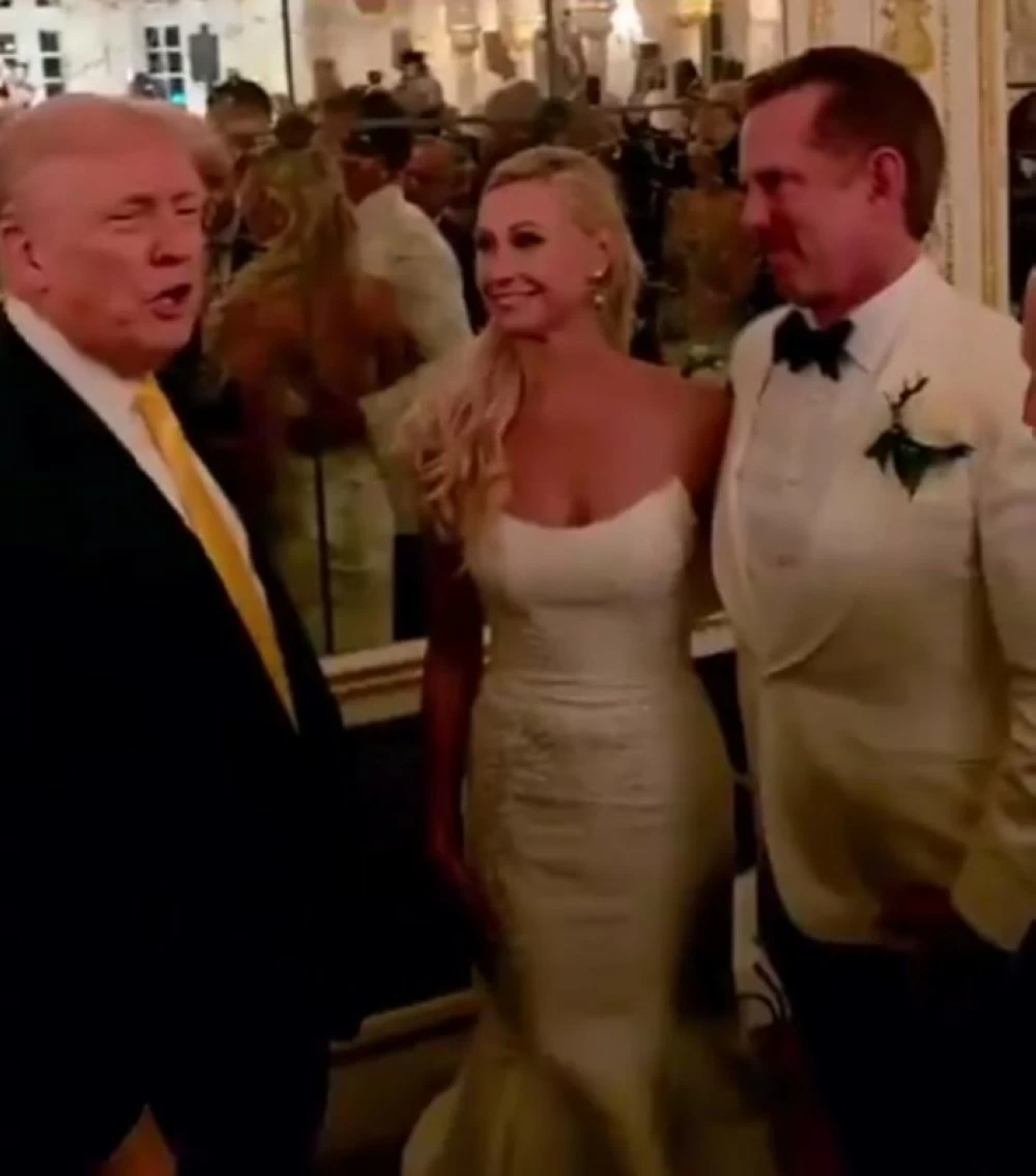 ترمب يقتحم حفل زفاف ويُشعل مواقع التواصل ترمب يقتحم حفل زفاف ويُشعل مواقع التواصل