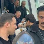 الرئيس التركي يتوقف فجأة.. رضيع يسرق الأضواء في أديامان!