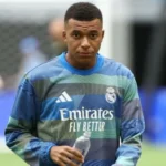 «باريس» يتهم مبابي بالخيانة ويطالبه بقيمة عرض الهلال