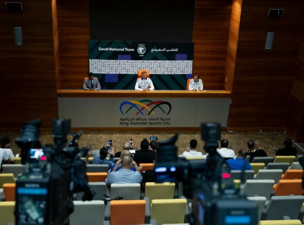 رينارد يوقف مؤتمره الصحفي فور سماعه أذان المغرب