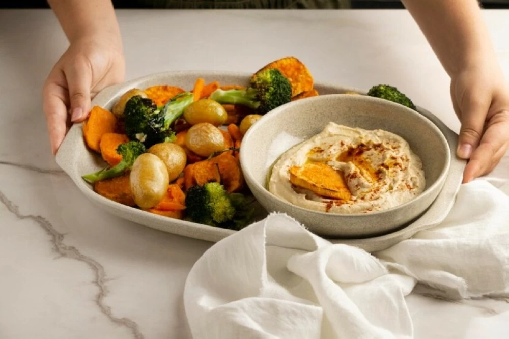 توقيت وجبة العشاء قد يؤثر على نومك ووزنك في الشتاء