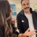 «ممسكاً بعصا للمشي».. أحدث ظهور لعبد الله الرويشد في منزله برفقة أحلام