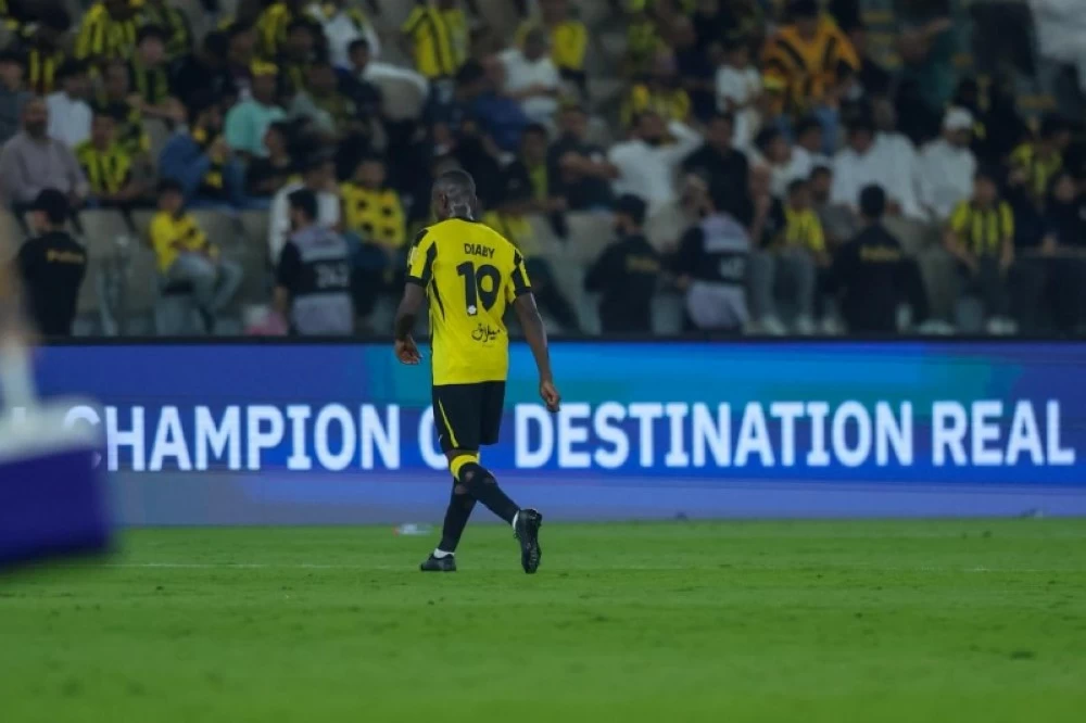 مدرب الاتحاد يفتح ملف «البطاقات الحمراء»
