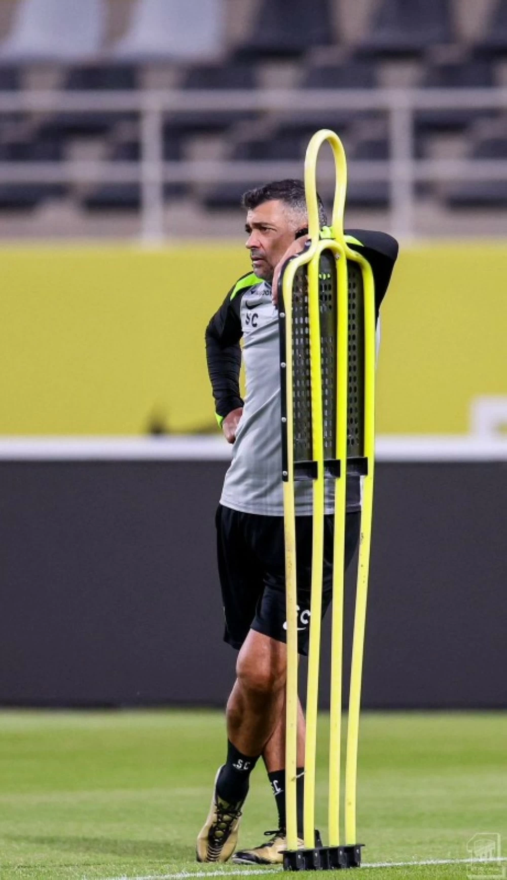 جماهير الاتحاد والأهلي تشعل نيران الغضب على كونسيساو ويايسله جماهير الاتحاد والأهلي تشعل نيران الغضب على كونسيساو ويايسله