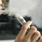 بسبب السجائر الإلكترونية.. امرأة تفقد قدرتها على الكلام والقراءة!