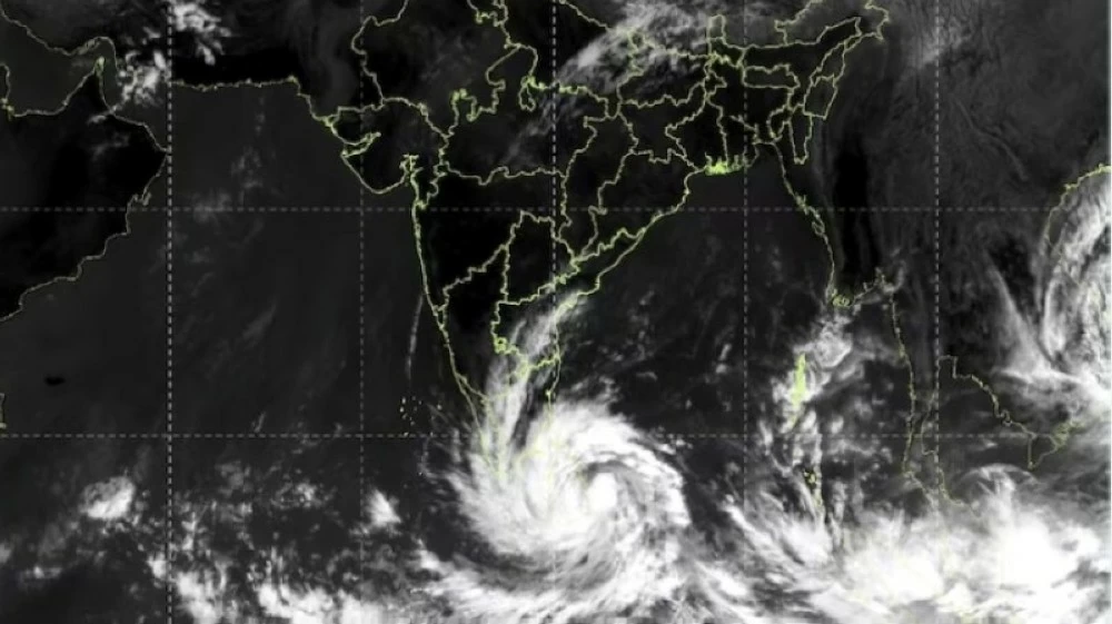الأرصاد الهندية تعلن تحرك إعصار باتجاه ولاية «تاميل نادو» خلال 48 ساعة الأرصاد الهندية تعلن تحرك إعصار باتجاه ولاية «تاميل نادو» خلال 48 ساعة