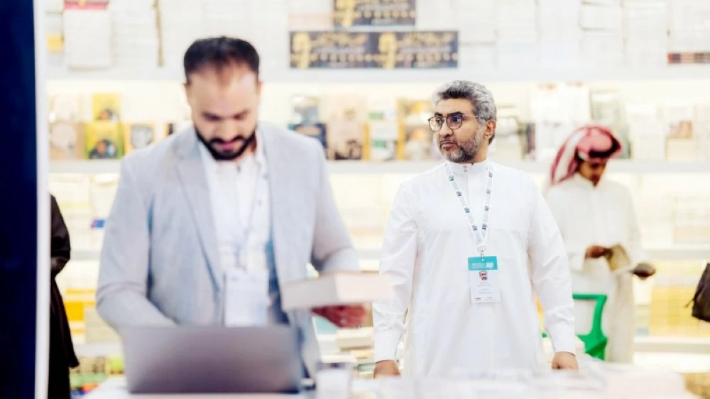 سالم الصقور: تعلمتُ من أبي أكثر من ماركيز.. واعتنيتُ بصوتي من روايتي الأولى سالم الصقور: تعلمتُ من أبي أكثر من ماركيز.. واعتنيتُ بصوتي من روايتي الأولى