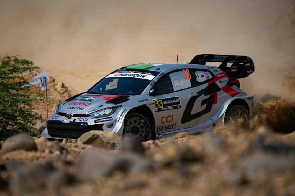 الفرنسي «أدريان» يشعل منافسات بطولة العالم للراليات «رالي السعودية 2025» الفرنسي «أدريان» يشعل منافسات بطولة العالم للراليات «رالي السعودية 2025»