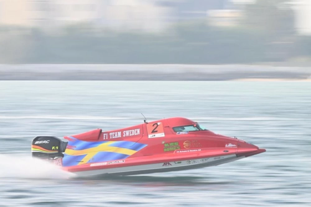 «تورينتي» يتصدر سباق الزوارق السريعة «تورينتي» يتصدر سباق الزوارق السريعة