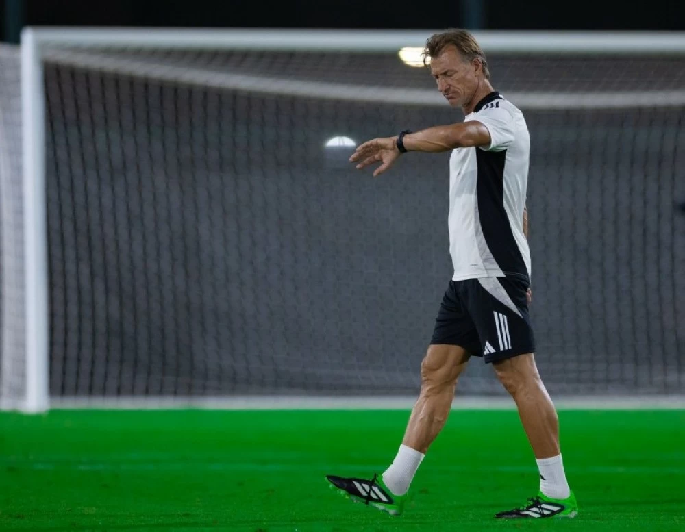 «المناورات» تجهّز المنتخب السعودي لمواجهة عمان «المناورات» تجهّز المنتخب السعودي لمواجهة عمان