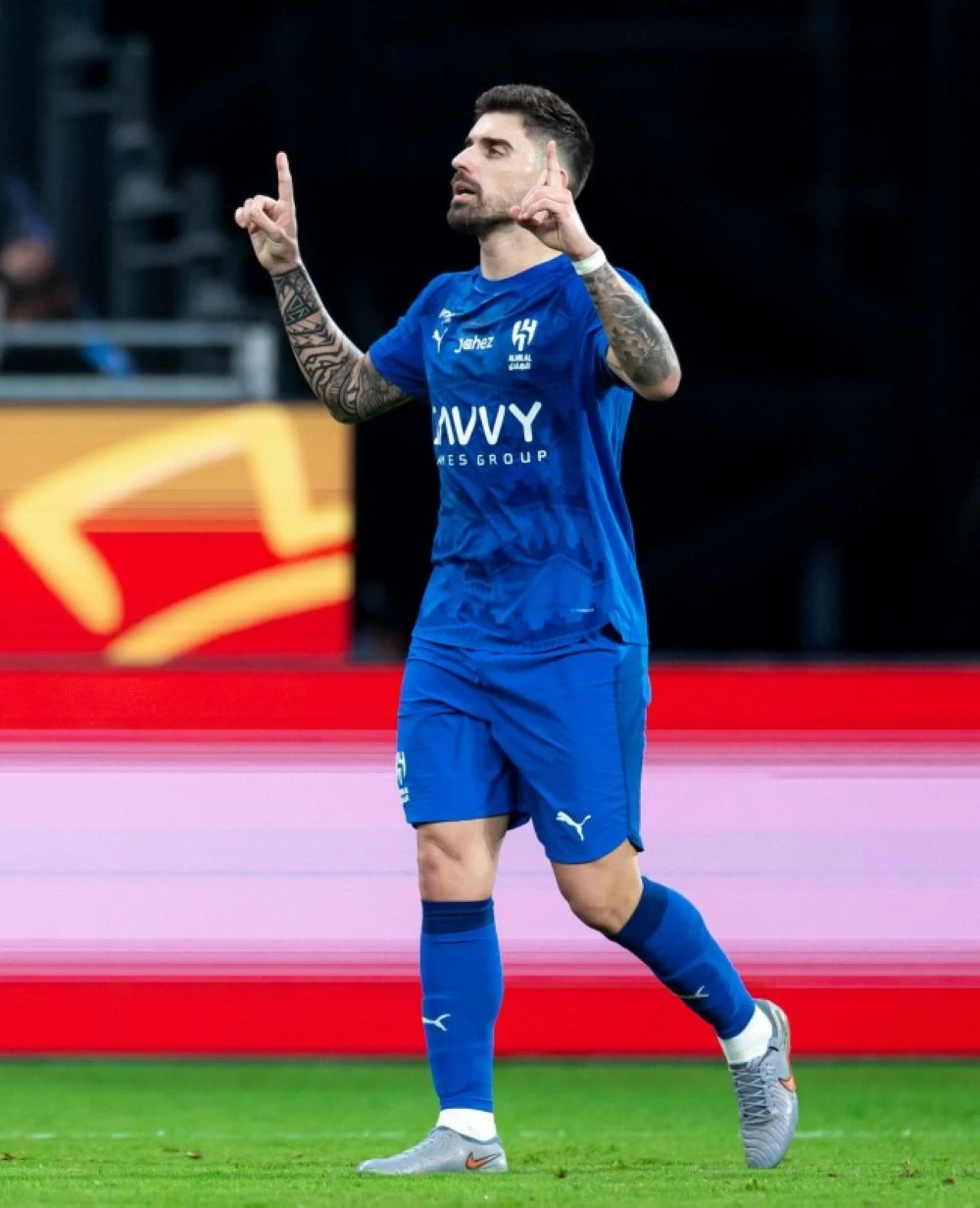 نيفيز يواصل تألقه مع إنزاغي نيفيز يواصل تألقه مع إنزاغي