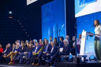 الملكة رانيا تدعو شباب العالم لمواجهة الكراهية بالأمل