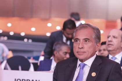 مندوبا عن الملك..رئيس الوزراء يشارك في القمة العالمية الثانية للتنمية الاجتماعية التي انطلقت أعمالها في الدوحة