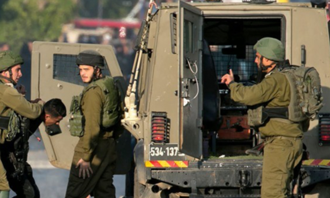 الاحتلال يشن حملة مداهمات واسعة في الضفة الغربية الاحتلال يشن حملة مداهمات واسعة في الضفة الغربية