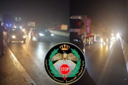 توقف سير شارع الـ 100 بالاتجاهين بعد اصطدام مركبة بعمود ضغط