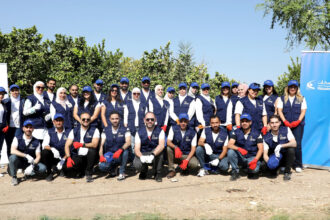 فريق “إمكان الإسكان” يشارك في جني محاصيل أشجار مثمرة بالتعاون مع الجمعية العربية لحماية الطبيعة