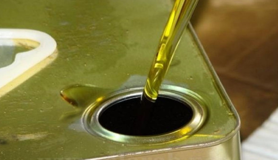 الغذاء والدواء تضبط 80 تنكة زيت زيتون مغشوش في إربد الغذاء والدواء تضبط 80 تنكة زيت زيتون مغشوش في إربد