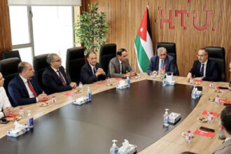 الجامعة الأردنية تتصدر المنصة التعليمية Htux.Org والحسين التقنية تكرمها