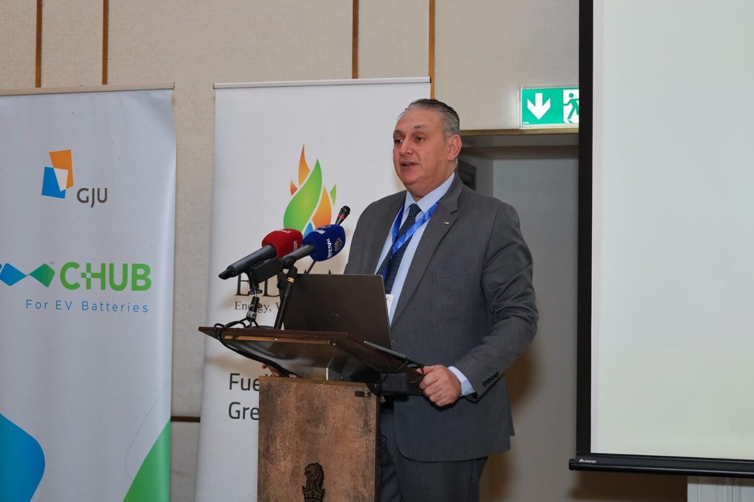 وزير البيئة يؤكد أهمية إدارة البطاريات الكهربائية للتوجه نحو النمو الأخضر وزير البيئة يؤكد أهمية إدارة البطاريات الكهربائية للتوجه نحو النمو الأخضر