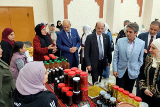 وزير الشباب يفتتح بازار ملتقى ” همم” الخيري في اربد