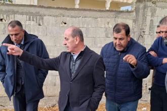 وزير الإدارة المحلية يتابع جاهزية بلديتي جرينة والفحيص للحالة الجوية