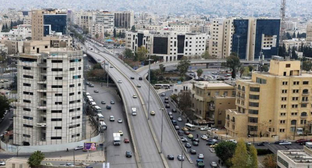 زخات مطرية خفيفة وطقس مائل للبرودة اليوم ولطيف الاثنين والثلاثاء