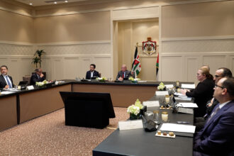 الملك يدعو لتبني نهج حكومي موحد يسهم في تبسيط الإجراءات وتسهيل رحلة المستثمر