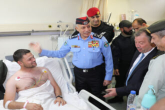 مديرا المخابرات العامة والأمن العام يطمئنان على مصابي المداهمة الأمنية في الرمثا