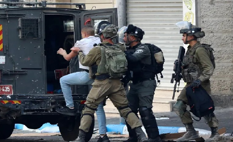 قوات الاحتلال تعتقل 25 فلسطينيا بالضفة الغربية قوات الاحتلال تعتقل 25 فلسطينيا بالضفة الغربية