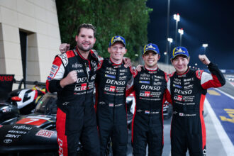 فريق تويوتا جازو للسباقات يفوز بالمركزين الأول والثاني في سباق البحرين 8 ساعات