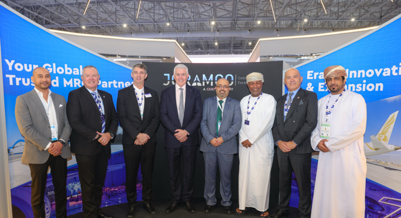 جورامكو توقع اتفاقية صيانة جديدة مع طيران السلام ضمن معرض دبي للطيران 2025 جورامكو توقع اتفاقية صيانة جديدة مع طيران السلام ضمن معرض دبي للطيران 2025