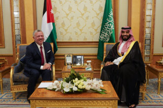 الملك وولي العهد السعودي يبحثان التطورات الإقليمية والعلاقات الثنائية