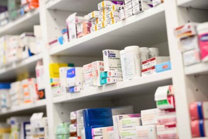 وزير الصحة: خفض أسعار 97 صنف دوائي بنسب تتراوح من 5% إلى 72%