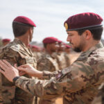 ولي العهد يتابع التمرين النهائي لدورة القوات الخاصة